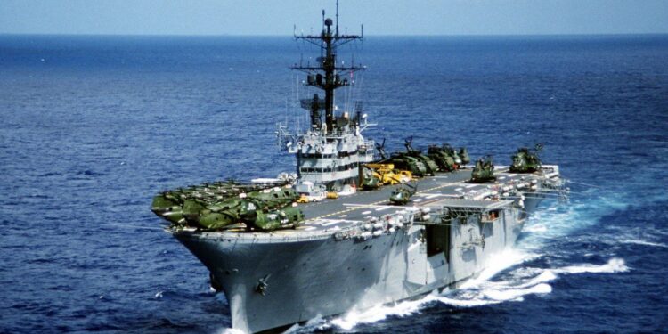 যুদ্ধ জাহাজ থেকে সমুদ্রে পড়ে এক মার্কিন নৌসেনা নিহত