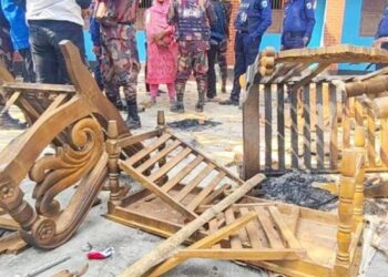 চাঁপাইনবাবগঞ্জ-১ আসনে ফল ঘোষণার পর সংঘর্ষ, বাড়িতে ভাঙচুর ও অগ্নিসংযোগ