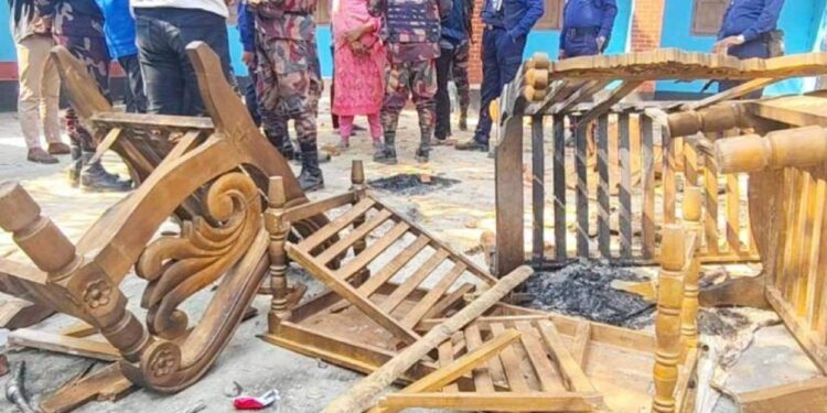 চাঁপাইনবাবগঞ্জ-১ আসনে ফল ঘোষণার পর সংঘর্ষ, বাড়িতে ভাঙচুর ও অগ্নিসংযোগ