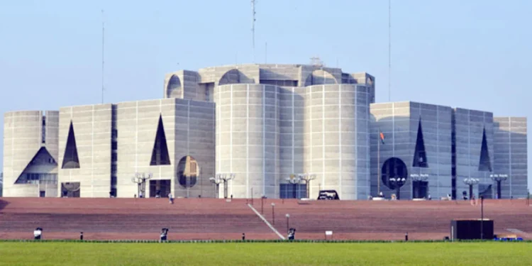 প্রধানমন্ত্রী ও মন্ত্রীদের শপথ সংসদের দক্ষিণ প্লাজায়