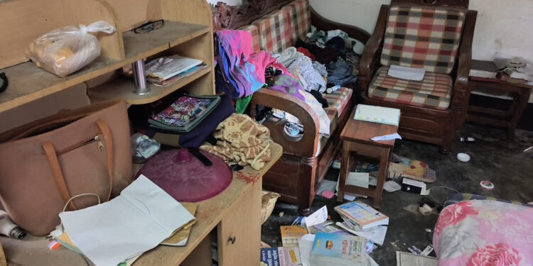 পাবনায় জামায়াত নেতার বাড়িতে আ.লীগ চেয়ারম্যানের হামলা ও লুটপাট