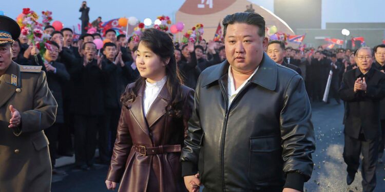 কিম জং-উনের উত্তরসূরি হবেন তার কন্যা কিম জু-এ