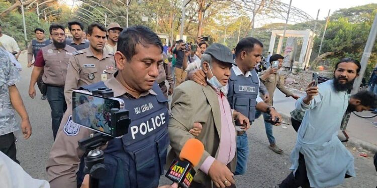 ধানমন্ডি ৩২ নম্বরে ঢাবি শিক্ষক আ ক ম জামাল সহ আটক ৫