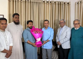 নাহিদ ইসলামের বাসায় তারেক রহমান