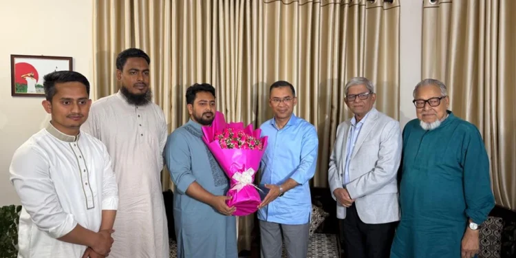 নাহিদ ইসলামের বাসায় তারেক রহমান