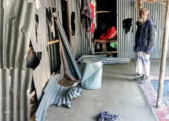 মাগুরায় বিএনপির দুই গ্রুপের সংঘর্ষ ৩৫টি বাড়ি ভাঙচুর