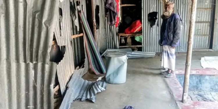 মাগুরায় বিএনপির দুই গ্রুপের সংঘর্ষ ৩৫টি বাড়ি ভাঙচুর