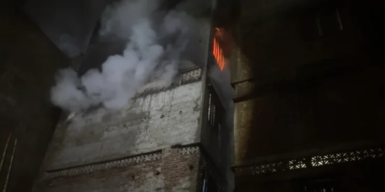 কারওয়ান বাজার ও পুরান ঢাকার জুতা কারখানার আগুন নিয়ন্ত্রণে