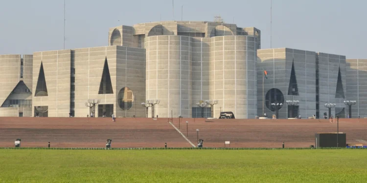 নিরাপত্তার চাদরে সংসদ ভবন এলাকা