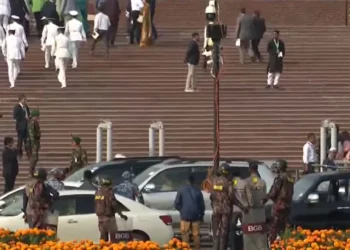 শপথ নিতে সংসদ ভবনে মন্ত্রিপরিষদের সদস্যরা