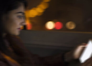 ‘হানি ট্র্যাপের’ ফাঁদে যেভাবে অর্থ ও সম্মান হারাচ্ছেন মানুষ