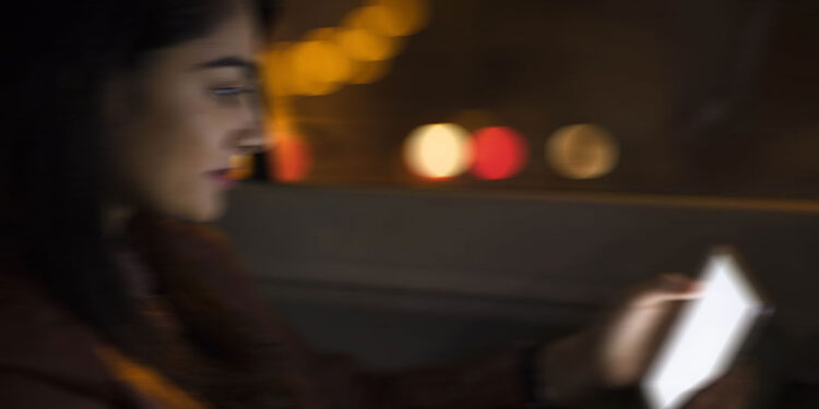 ‘হানি ট্র্যাপের’ ফাঁদে যেভাবে অর্থ ও সম্মান হারাচ্ছেন মানুষ