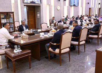 মন্ত্রিপরিষদের সঙ্গে বৈঠক করলেন প্রধানমন্ত্রী তারেক রহমান