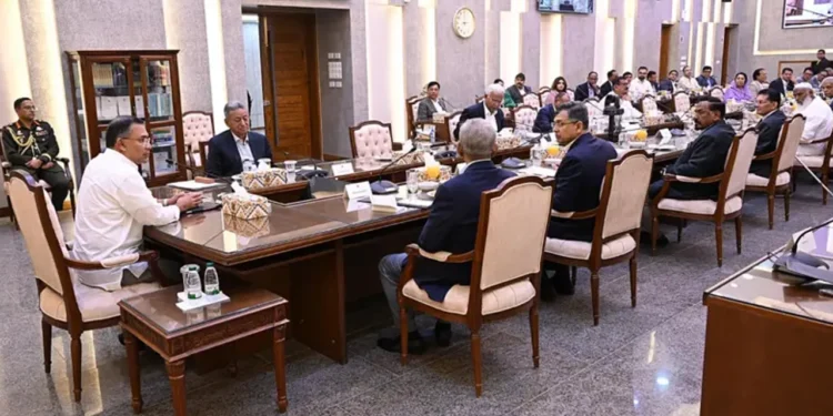 মন্ত্রিপরিষদের সঙ্গে বৈঠক করলেন প্রধানমন্ত্রী তারেক রহমান