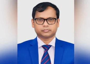 এবার সেই আলোচিত ডিসি সারোয়ারকে শোকজ