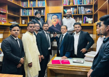 কক্সবাজারের আইনজীবীপাড়ায় উঠেছে শেখ মুজিবের ছবি