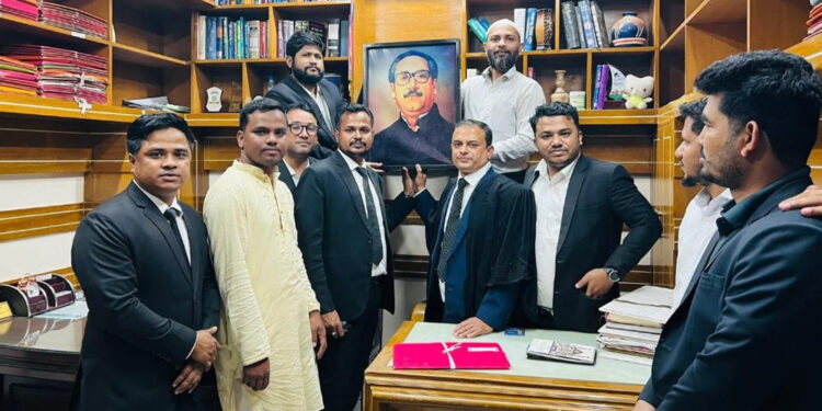 কক্সবাজারের আইনজীবীপাড়ায় উঠেছে শেখ মুজিবের ছবি