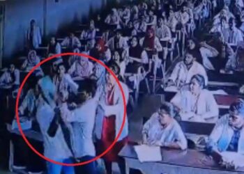 নকলে বাধা, পরীক্ষার হলেই শিক্ষকের ওপর মেডিকেল শিক্ষার্থীর হামলা
