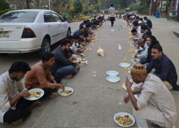 প্রতিবন্ধী শিক্ষার্থীদের সাথে চবি ছাত্রদলের ইফতার