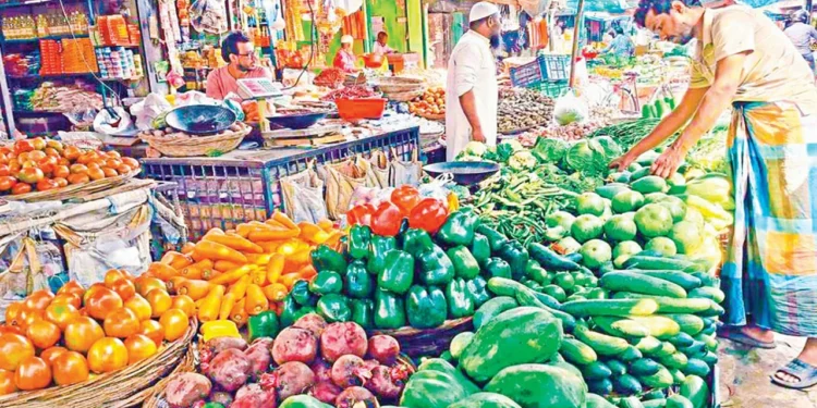 রমজানের শুরুতেই সারা দেশে অস্থির বাজার, ক্রেতাদের নাভিশ্বাস