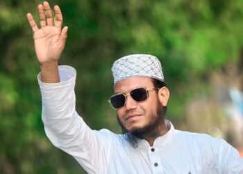 ৭৯ এমপি নিয়ে ২১২ জনকে ‘তীরের মতো সোজা’ রাখার ঘোষণা আমির হামজার