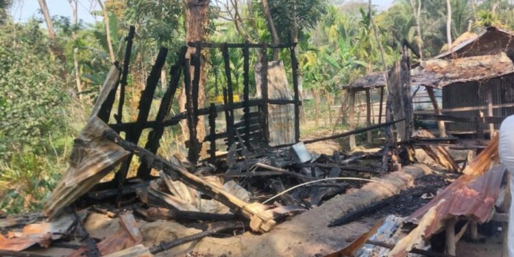 এবার বাগেরহাটে বিএনপি অফিসে আগুন