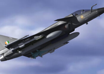 আবারও বিধ্বস্ত ভারতীয় তেজাস যুদ্ধবিমান, অল্পের জন্য রক্ষা পেলেন পাইলট