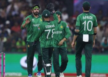 ড্রেসিংরুমে বোতল ছোড়াছুড়ি, বিশ্বকাপের মাঝপথে পাকিস্তান ক্রিকেটে অন্তর্দ্বন্দ্ব