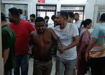 টঙ্গীতে ব্যবসাপ্রতিষ্ঠানে হামলা ভাঙচুর, লুটপাট, গুলিবর্ষণ, আহত ৩