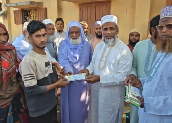 আগুনে ক্ষতিগ্রস্ত তিন পরিবারের পাশে জামায়াতের এমপি মিজানুর