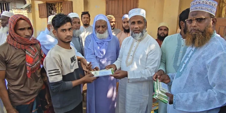 আগুনে ক্ষতিগ্রস্ত তিন পরিবারের পাশে জামায়াতের এমপি মিজানুর