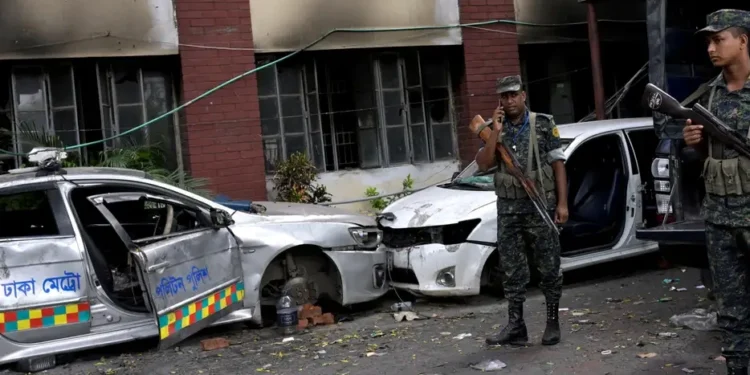 জুলাই বিপ্লবে পুলিশ হত্যা ও লুটপাটের তদন্তে নতুন সরকারের ‘গ্রিন সিগন্যাল’