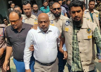 বরিশালে এজলাসে হট্টগোলের ঘটনায় আইনজীবী সমিতির সভাপতি গ্রেপ্তার