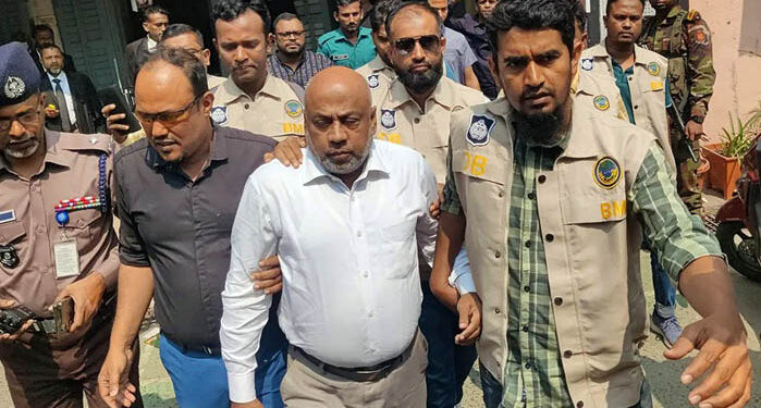 বরিশালে এজলাসে হট্টগোলের ঘটনায় আইনজীবী সমিতির সভাপতি গ্রেপ্তার