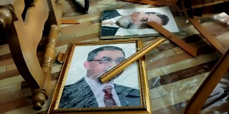 আওয়ামী লীগ নেতার নেতৃত্বে বিএনপি কার্যালয়ে হামলা ও ভাঙচুর