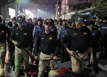 মোহাম্মদপুর জেনেভা ক্যাম্পে পুলিশের বিশেষ অভিযান, আটক ২০