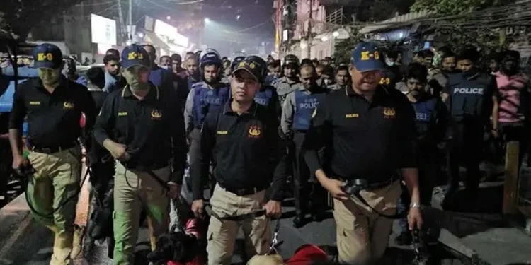 মোহাম্মদপুর জেনেভা ক্যাম্পে পুলিশের বিশেষ অভিযান, আটক ২০