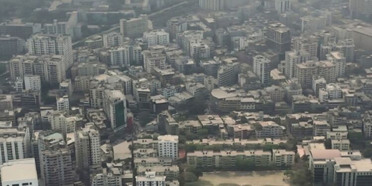 দূষিত শহরের তালিকায় শীর্ষে ঢাকা