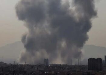 ইসরাইলের রাজধানী তেল আবিবে পড়ল ইরানের ক্ষেপণাস্ত্র