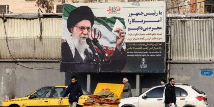 ইসরাইল ও মার্কিন ঘাঁটিতে নজিরবিহীন আক্রমণের ঘোষণা ইরানের