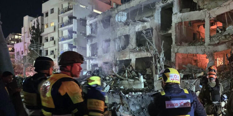 ইরানের ক্ষেপণাস্ত্র হামলায় তেলআবিবে ৪০টি ভবন ক্ষতিগ্রস্ত