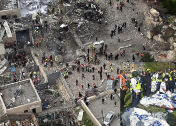 ইরানের ব্যালিস্টিক ক্ষেপণাস্ত্রের আঘাতে লণ্ডভণ্ড ইসরায়েল: নিহত অন্তত ৯