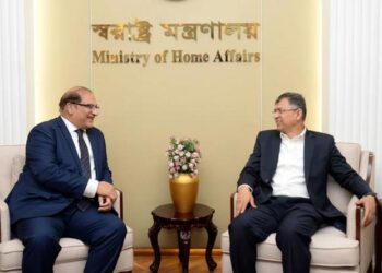 স্বরাষ্ট্রমন্ত্রীর সঙ্গে পাকিস্তানের হাইকমিশনারের সাক্ষাৎ