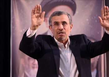 ইরানের সাবেক প্রেসিডেন্ট আহমাদিনেজাদ বেঁচে আছেন: উপদেষ্টা