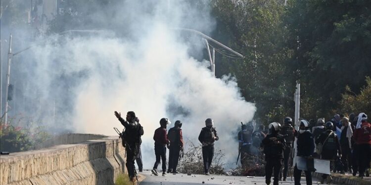 পাকিস্তানে খামেনি হত্যার প্রতিবাদে বিক্ষোভ, নিহত বেড়ে ২৩