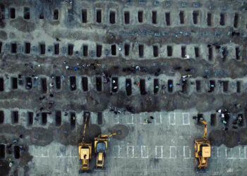 ইরানে স্কুলে ইসরায়েল-মার্কিন হামলায় ১৬৫ শিশু নিহত: গণকবরের হৃদয়বিদারক দৃশ্য