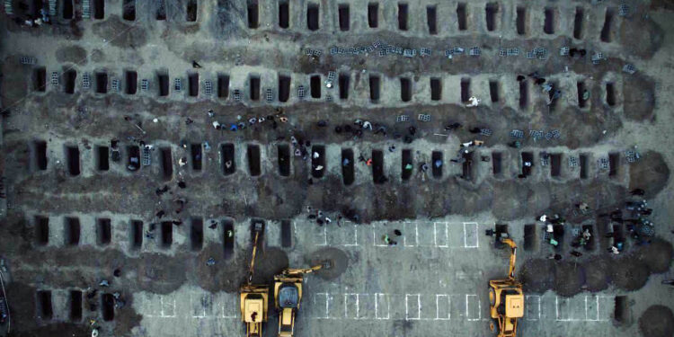 ইরানে স্কুলে ইসরায়েল-মার্কিন হামলায় ১৬৫ শিশু নিহত: গণকবরের হৃদয়বিদারক দৃশ্য