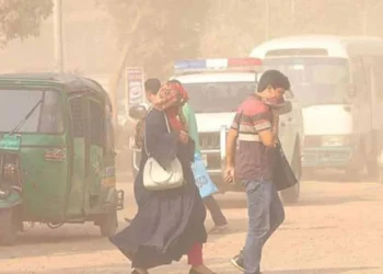 আজ বায়ুদূষণে শীর্ষে ঢাকা, দ্বিতীয় লাহোর