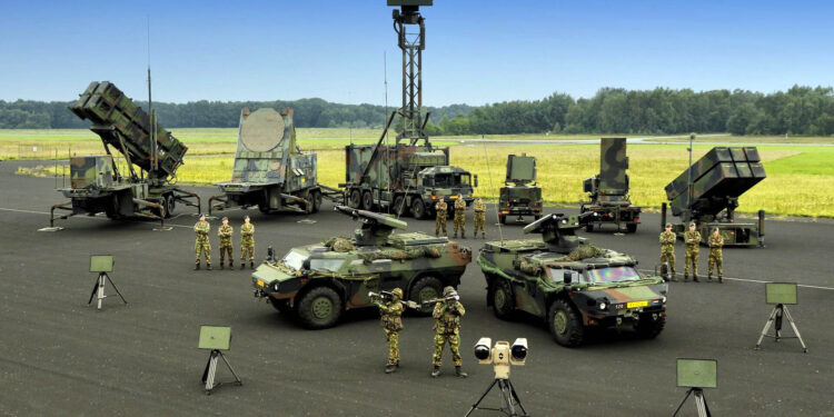 মধ্যপ্রাচ্যে মার্কিন প্রতিরক্ষা সরঞ্জামের ঘাটতি