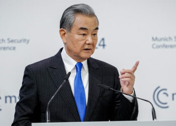 ইসরায়েলি মন্ত্রীকে চীনের পররাষ্ট্রমন্ত্রীর টেলিফোন, অবিলম্বে হামলা বন্ধের আহ্বান